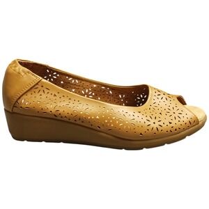Baretraps Madina Wedge Pumps‎ Womens US 10M Tan Brown Perforated Floral Open Toe